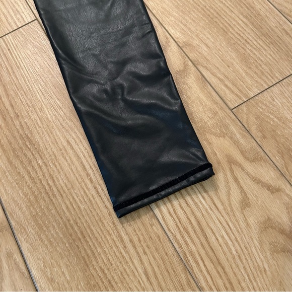 Hollister Ultra High Rise 28” Faux Vegan Leather Leggings Black Stretch Medium - Picture 8 of 12